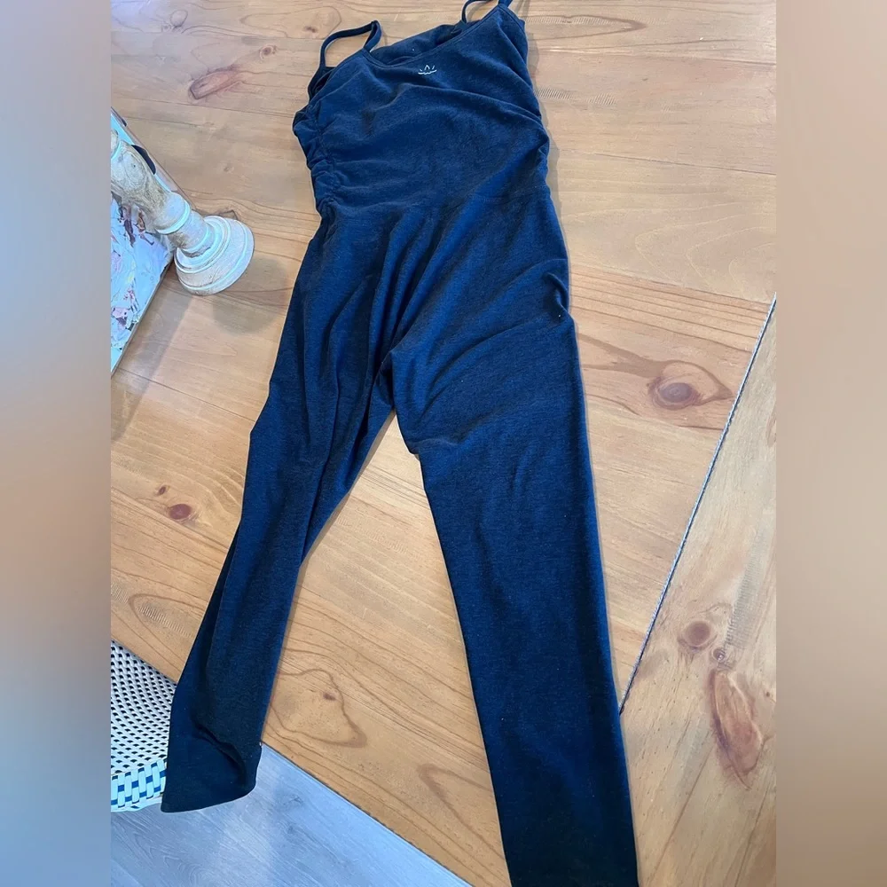 Beyond the Bump Dark Gray Maternity Wear - Picture 3 of 4